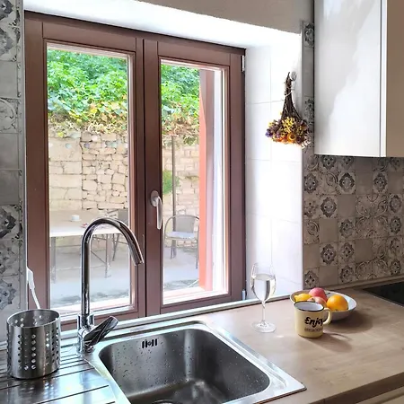 Будинок відпочинку Old Town Stone House *