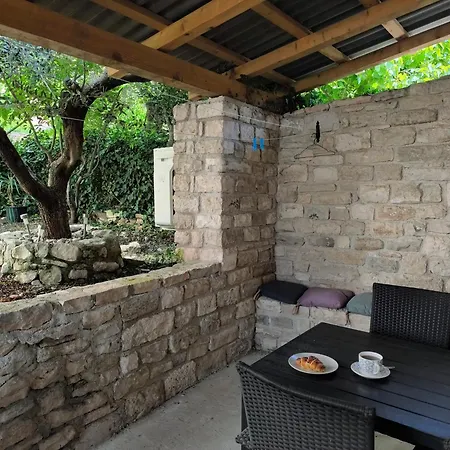 펜션 Old Town Stone House 풀라