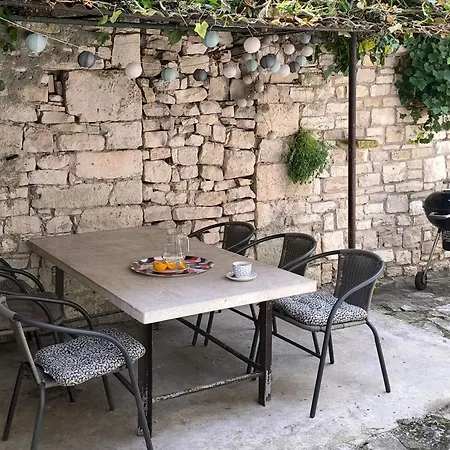 Old Town Stone House Hébergement de vacances Pula