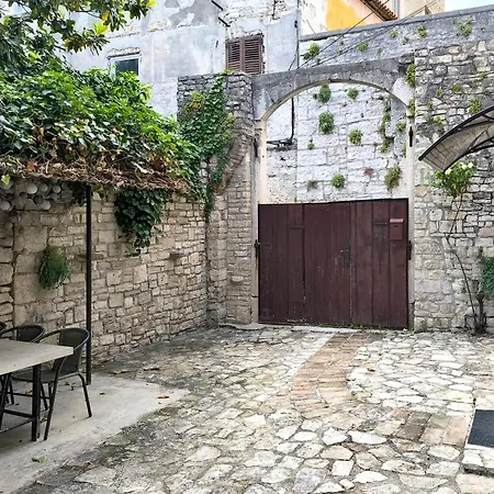 Old Town Stone House Nyaraló