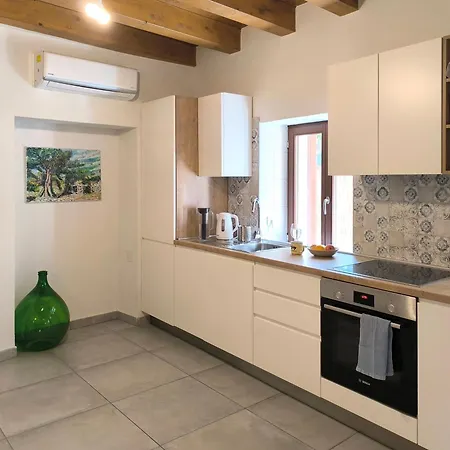 Old Town Stone House Ferienhaus Pula